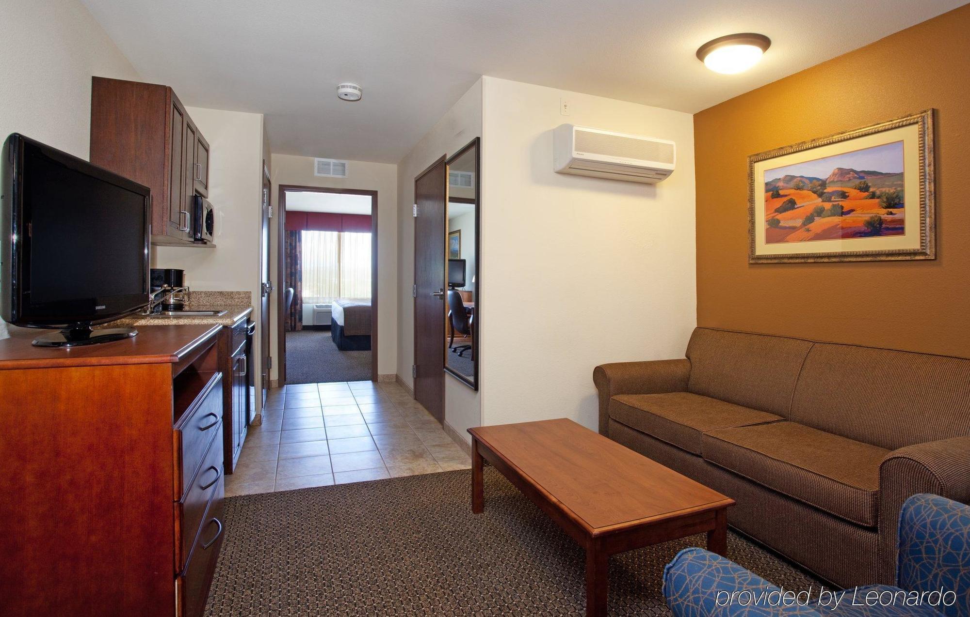 Holiday Inn Express & Suites Trinidad By Ihg Oda fotoğraf